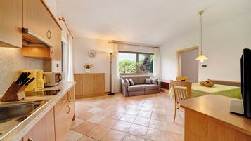 Fridge, microwave, stovetop, coffee/tea maker