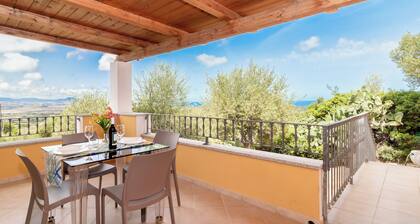 Villa Casa Angus mit teilweisem Meerblick, A/C, Garten & Terrasse; Haustierfreundlich