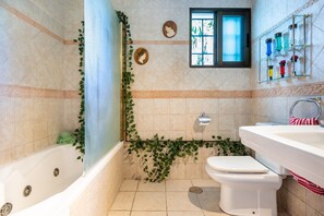 Bathtub, hair dryer, towels