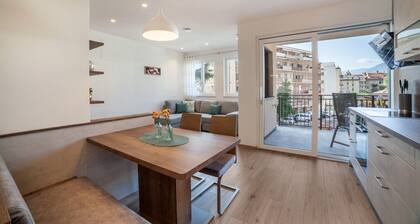 City Apartment Flora in MERANO with terrace and garage