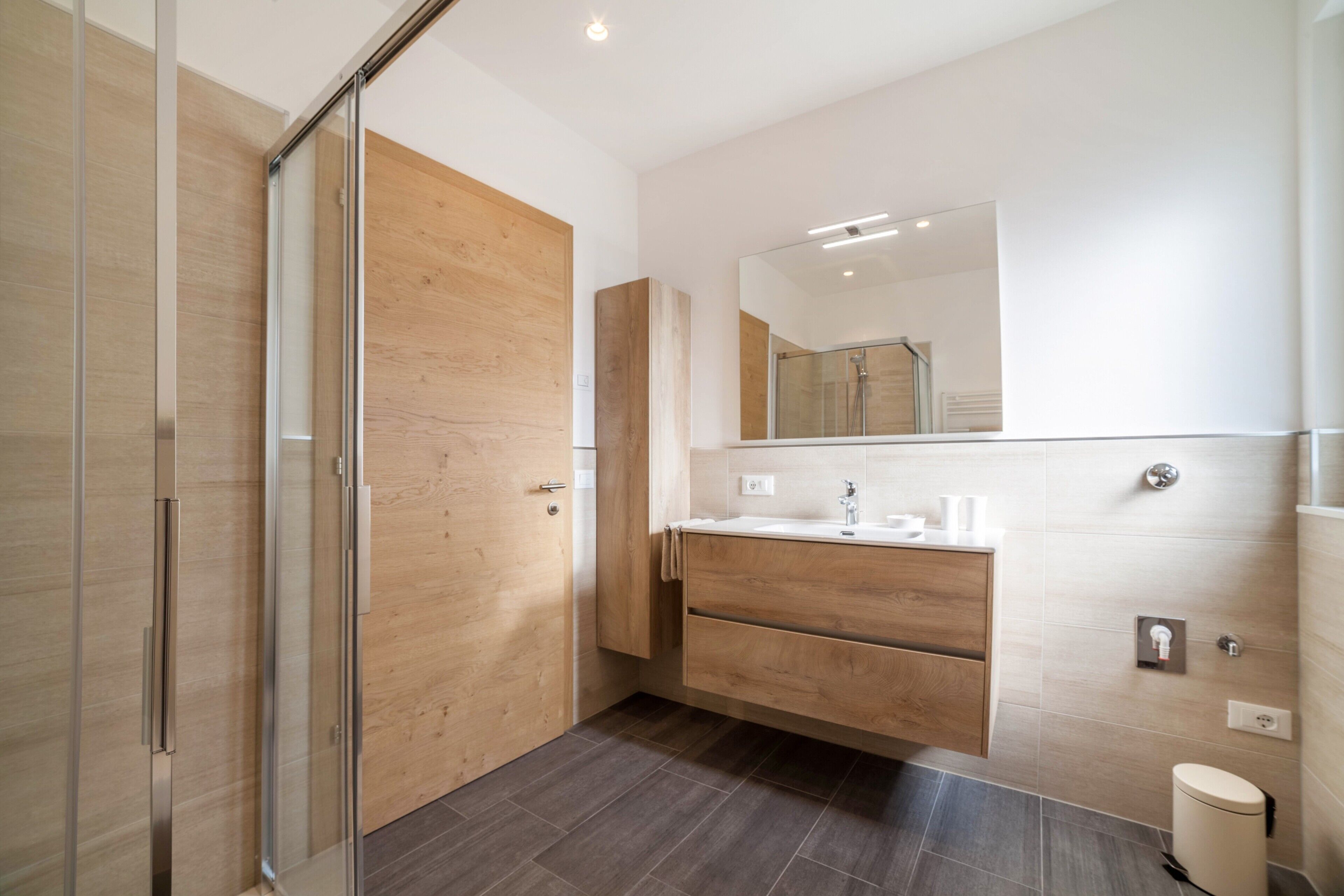 Shower, towels