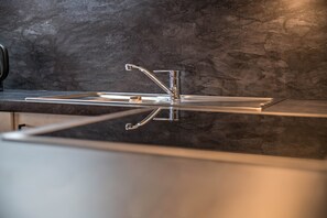 Fridge, microwave, stovetop, dishwasher - Holiday Apartment "Residenz Condor Schlern" with Mountain View, Sauna & Garden (Meransen)