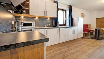 Refrigerador, microondas, parrilla de estufa y lavavajillas