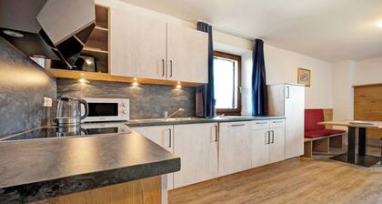 Ferienwohnung "Residenz Condor Eidechsspitz" mit Bergblick, Sauna & Garten