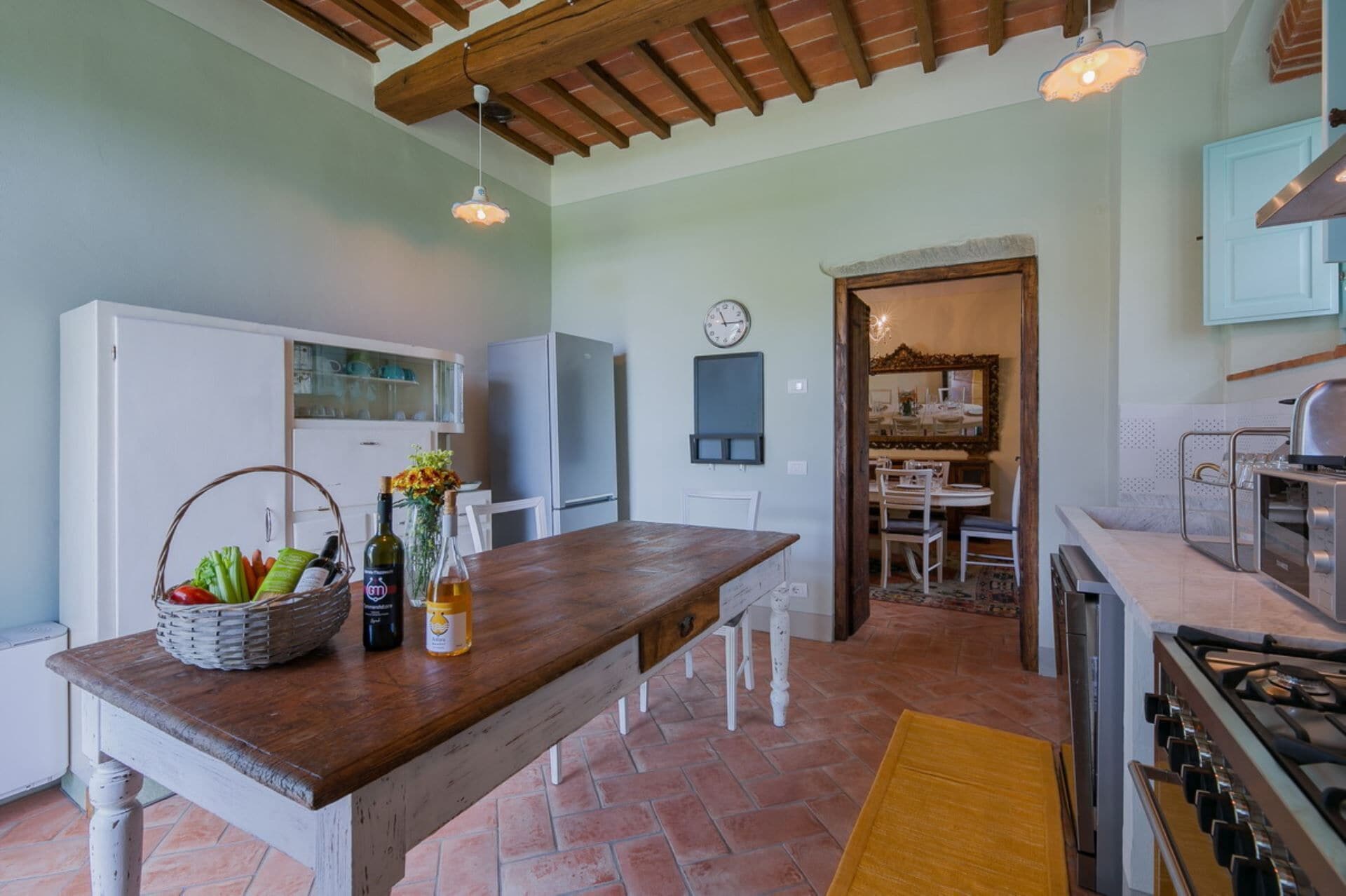 Kühlschrank, Mikrowelle, Ofen, Geschirrspüler