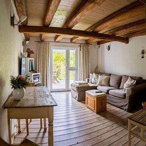 Älytelevisio, takka, videopelejä, DVD-soitin