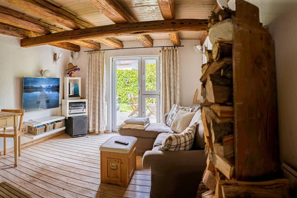 Smart TV, fireplace, video games, DVD player