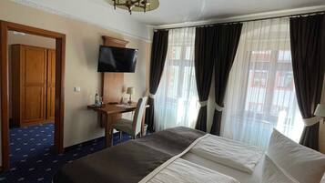 2 bedrooms, in-room safe, WiFi, bed sheets