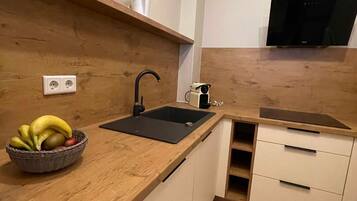 KĂŒhlschrank, Mikrowelle, Ofen, GeschirrspĂŒler