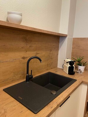 Frigorífico, microondas, horno y lavavajillas