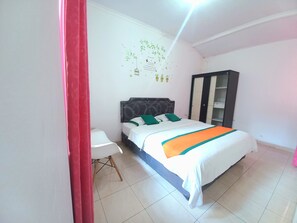 House, 4 Bedrooms - Homestay Jogja 4 Kamar Tidur Full AC Seputaran Umbulharjo dekat Gembiraloka (Yogyakarta)