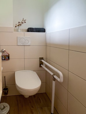 Unclassified image, 5 of 19, button