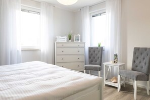 Unclassified image, 2 of 31, button