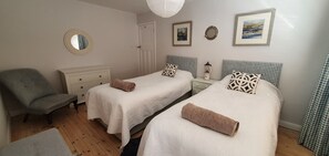 3 makuuhuonetta, silitysrauta/-lauta, ilmainen Wi-Fi, vuodevaatteet