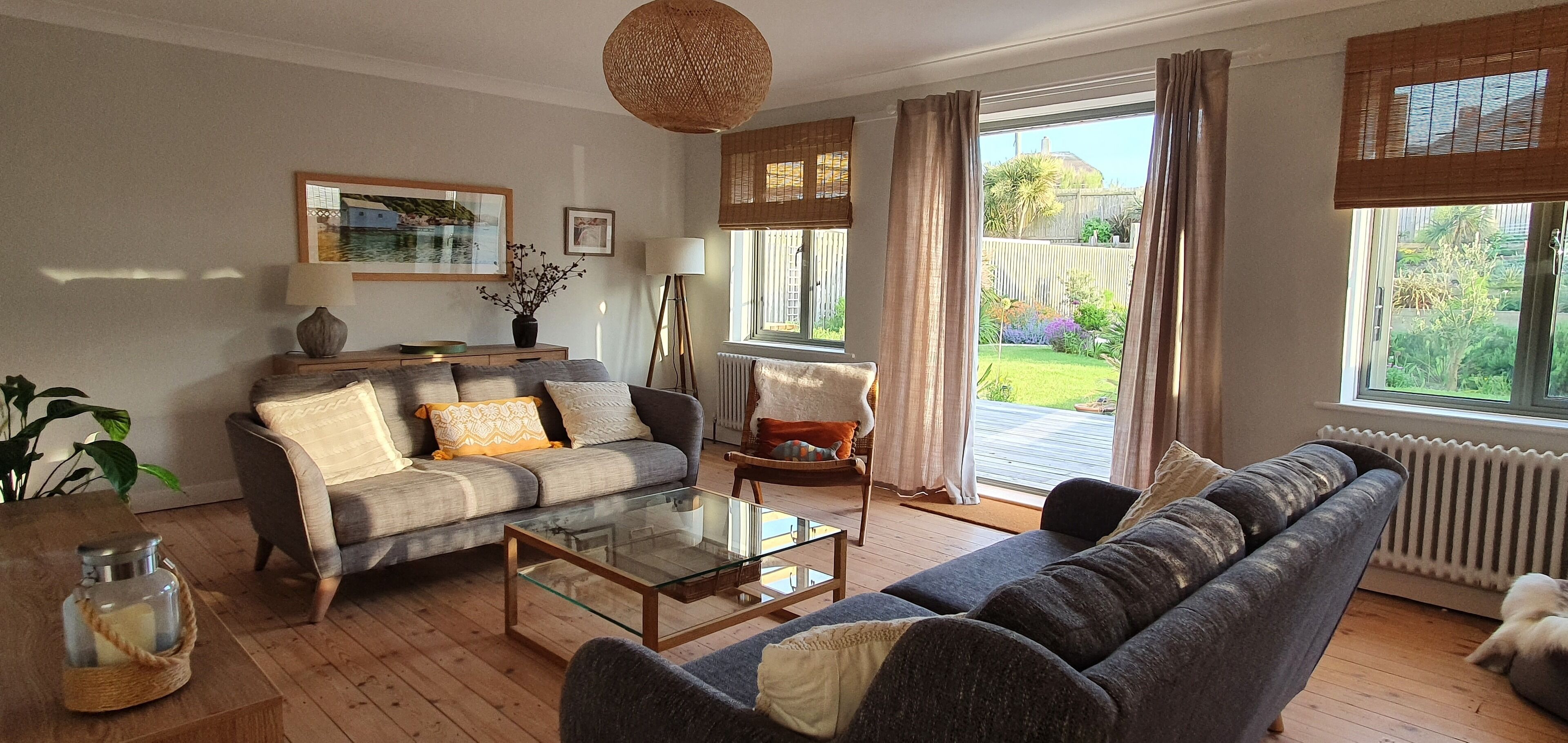 Smart TV, fireplace, DVD player, books