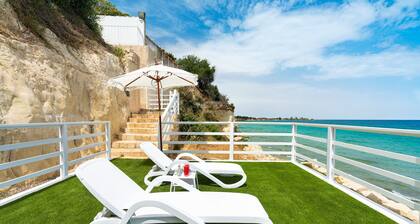 Sea front villa with Jacuzzi, Lido di Noto, Sicily