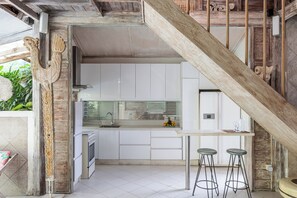 Fridge, microwave, stovetop, paper towels