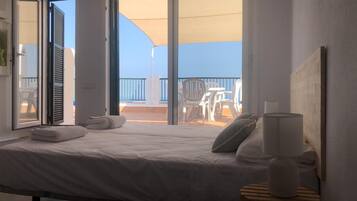 2 chambres, bureau, fer et planche Ă repasser, lit parapluie