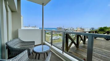 Superior Suite Condo with Deck, Non Smoking | Terrace/patio