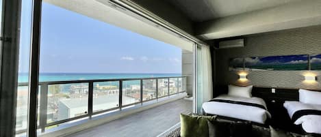 Deluxe Suite Condo with Partial Ocean View, Non Smoking | Down comforters, free WiFi, bed sheets