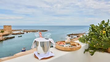 Chambre Double Luxe, 1 trĂšs grand lit | Restauration dans la chambre