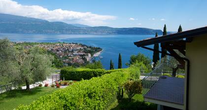 Residence Limoni del Rustichel: Apartment N.1 with lake view, underground parking and pool.