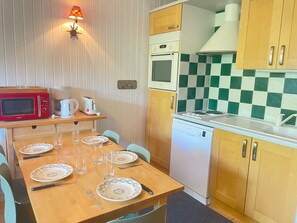 Kylskåp, mikrovågsugn och diskmaskin