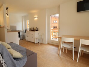 Flat-screen TV - Renovated Apartment in Village Center Near Slopes, Sleeps 5 (Les Gets)