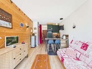 TV - Ski-In/Ski-Out Studio with Pool, Tennis & Mountain Views - 1km from Les Gets Center (Les Gets)
