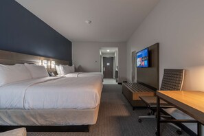 Hypo-allergenic bedding, individually decorated, individually furnished - Best Western Plus Tacoma Hotel (Tacoma)