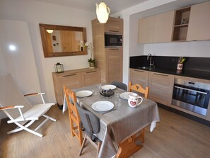 Fridge, microwave, oven, dishwasher - Luxurious Duplex Apartment in Les Gets Center - 2BR, Sleeps 4, Garage, Ski Storage (Les Gets)
