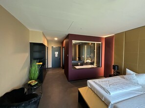 Hypo-allergenic bedding, desk, blackout drapes, soundproofing - Primetime Hotel (Giessen)
