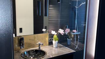 Douche à « effet pluie », sÚche-cheveux