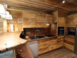 Réfrigérateur, micro-ondes, four, lave-vaisselle