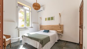 Condo Business | Truy cập Internet không dây miễn phí, bộ trải giường 