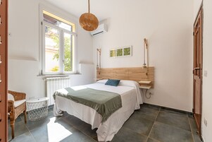 Condo empresarial | Wi-Fi de cortesia, roupa de cama