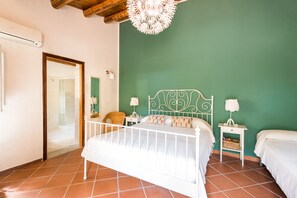 Free WiFi, bed sheets - Villa Ammirata Mondello by Wonderful Italy (Palermo)