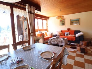 Dining - Les Gets - Quiet Apartment Near Center, Parking, WiFi (Les Gets)