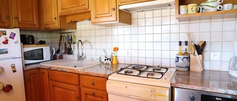 Réfrigérateur, micro-ondes, four, lave-vaisselle