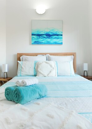 3 habitaciones, escritorio, tabla de planchar con plancha y wifi 