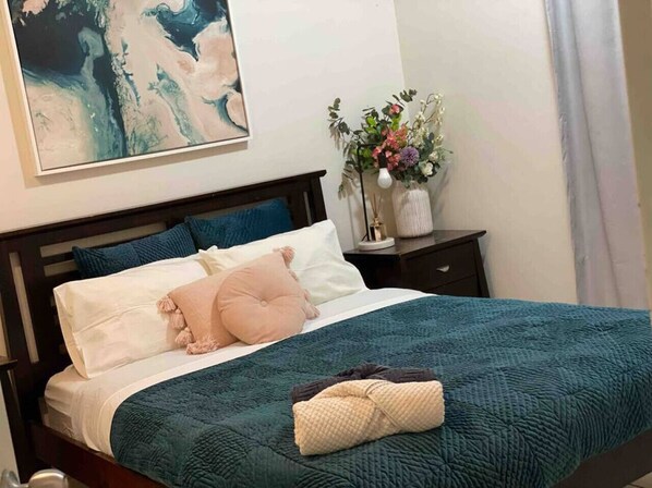 3 bedrooms, desk, iron/ironing board, WiFi