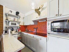 Fridge, microwave, dishwasher, coffee/tea maker