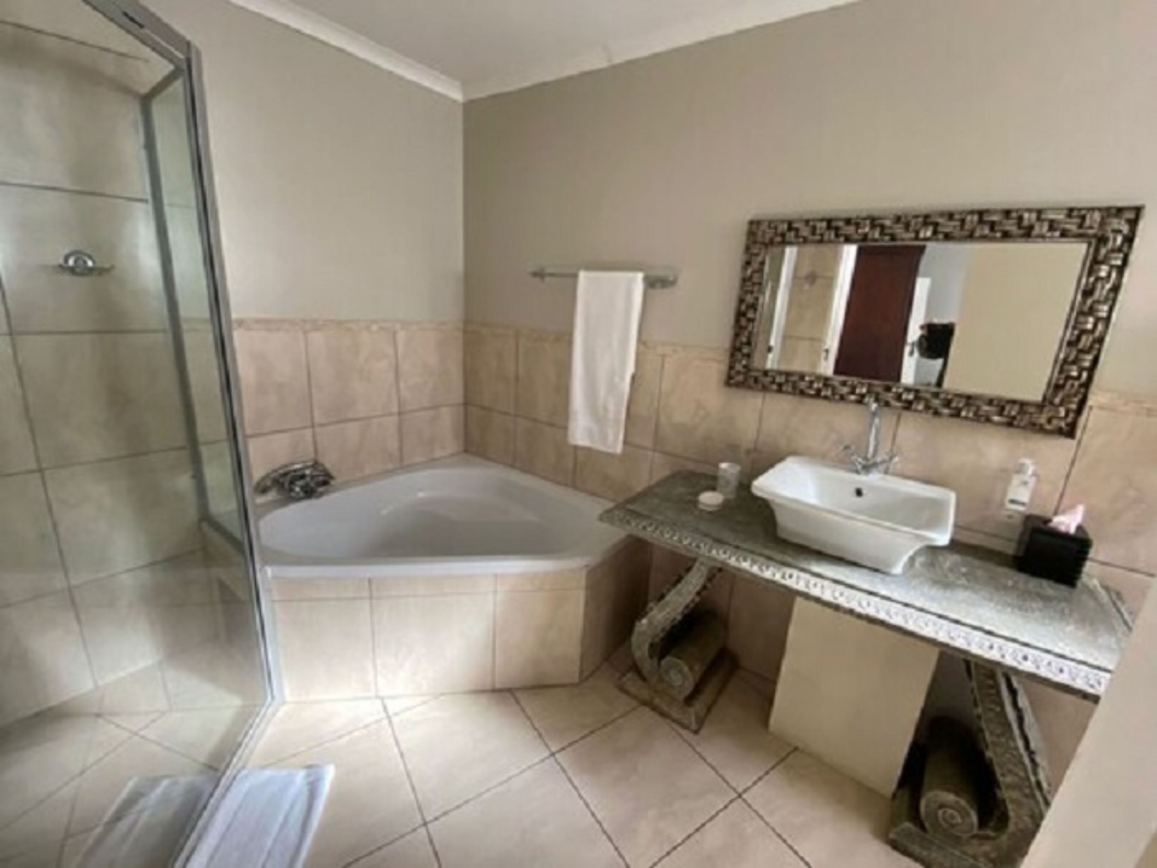 Luxury Room | Bathroom