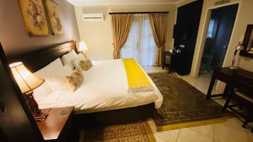 Luxury Room | In-room safe, individually decorated, individually furnished, desk