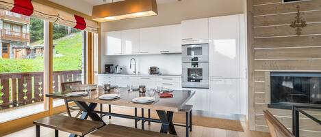 Réfrigérateur, micro-ondes, lave-vaisselle, blender