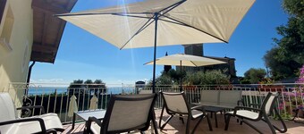 Residenz Limoni del Rustichel: FeWo N.3 mit Seeblick, Tiefgarage und Pool.