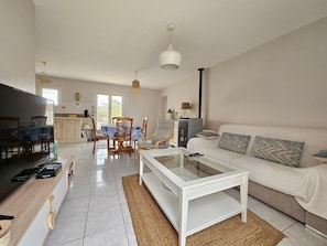 TV - Charming quiet house near the sea in Vendée (Grues)