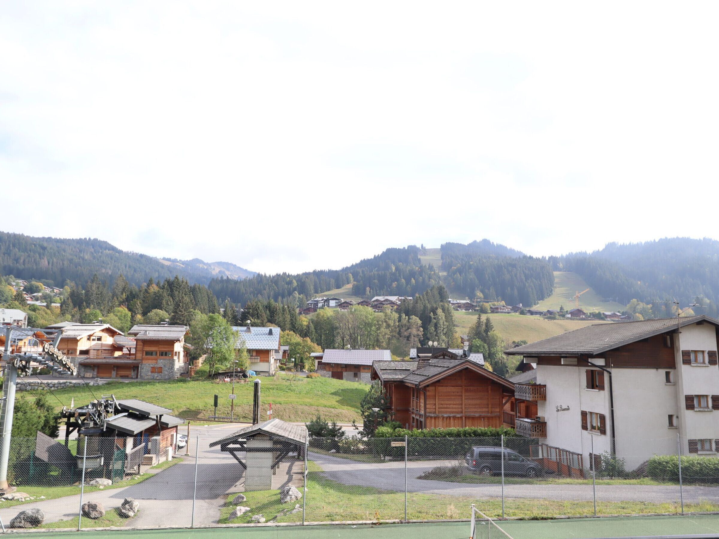 A residential area with houses, a small pavilion, and a tennis court.