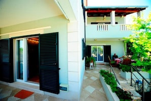 Villa | Balcony