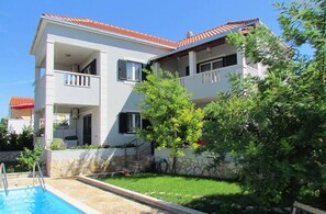 Villa | Pool | Outdoor pool - 4 Bed Villa Sleeps 9 - Pool, Pets, Garden, Parking (Supetar)